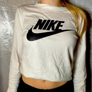 XS WHITE NIKE LONG SLEEVE